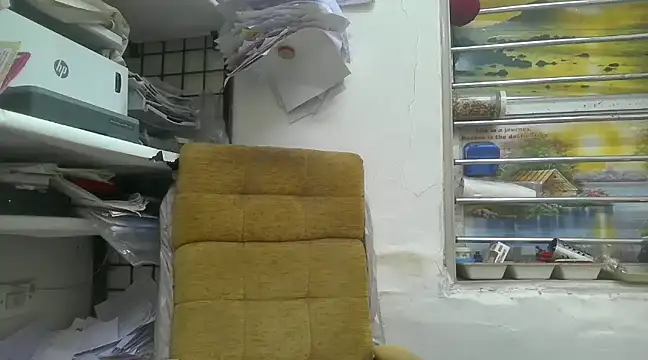 Snapshot of cute_modell chatting on 02-19-25, 06:33 cute modell online show from 02-19-25, 06:33