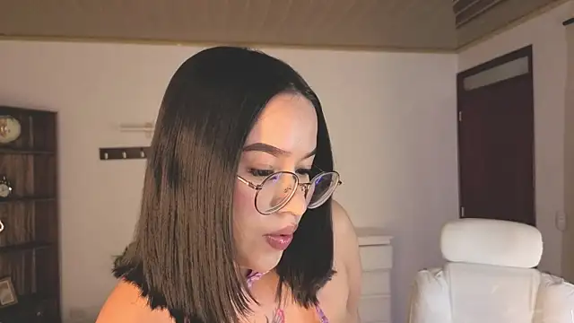 Snapshot of Renaxi_Smith chatting on 07-22-26, 07:49 Renaxi Smith online show from 07-22-26, 07:49