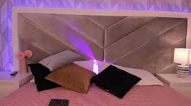 Snapshot of Sara__collins__ chatting on 02-04-25, 04:50 Sara  collins   online show from 02-04-25, 04:50