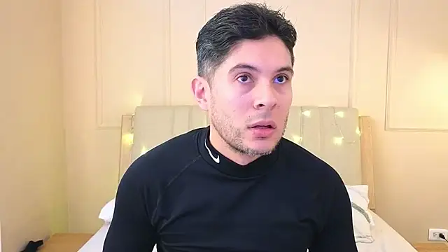 Snapshot of mr_danni chatting on 12-17-25, 08:04 mr danni online show from 12-17-25, 08:04