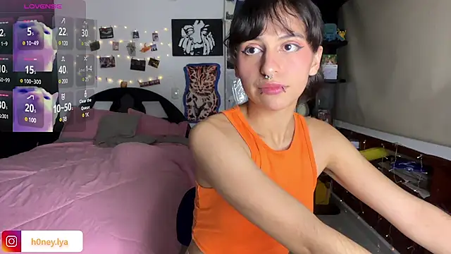 Snapshot of B0nnie_H0ney chatting on 01-15-25, 11:19 B0nnie H0ney online show from 01-15-25, 11:19