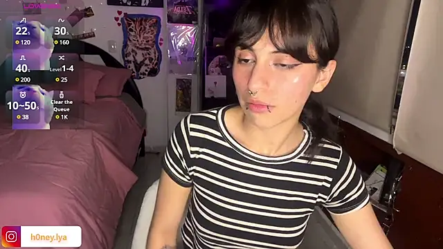 Snapshot of B0nnie_H0ney chatting on 02-18-25, 12:15 B0nnie H0ney online show from 02-18-25, 12:15