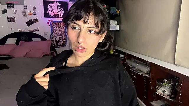 Snapshot of B0nnie_H0ney chatting on 02-21-25, 11:43 B0nnie H0ney online show from 02-21-25, 11:43