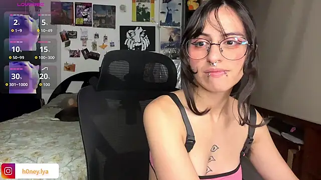 Snapshot of B0nnie_H0ney chatting on 06-25-26, 12:54 B0nnie H0ney online show from 06-25-26, 12:54