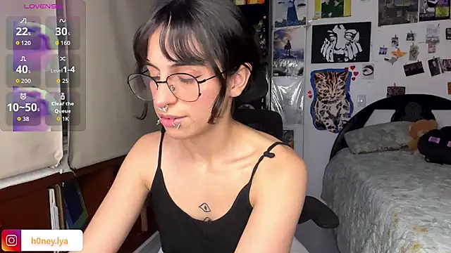 Snapshot of B0nnie_H0ney chatting on 06-27-26, 01:54 B0nnie H0ney online show from 06-27-26, 01:54