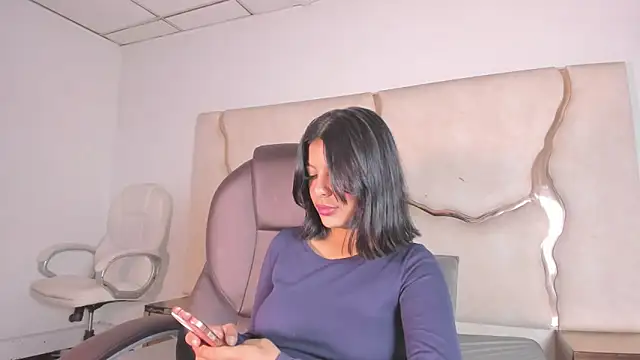 Salmaportman69 online show from 05-13-26, 02:31