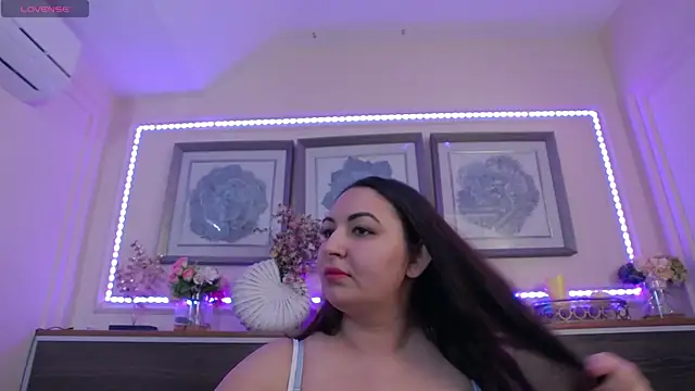 Snapshot of BustyEva_ chatting on 03-06-25, 04:41 BustyEva online show from 03-06-25, 04:41