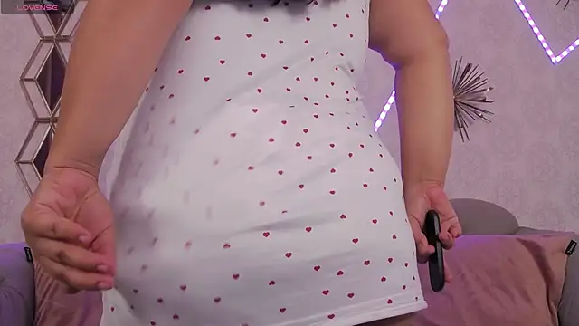 Snapshot of BustyEva_ chatting on 09-19-25, 03:30 BustyEva online show from 09-19-25, 03:30