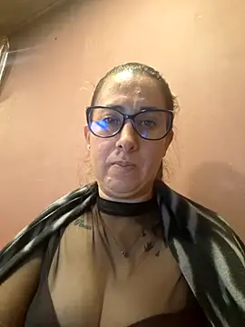 Snapshot of CHARLOTTE_1711 chatting on 05-15-26, 04:19 CHARLOTTE 1711 online show from 05-15-26, 04:19