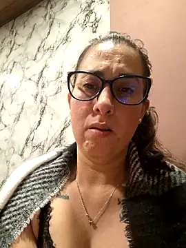 Snapshot of CHARLOTTE_1711 chatting on 06-07-26, 03:32 CHARLOTTE 1711 online show from 06-07-26, 03:32