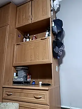 Snapshot of larzik94 chatting on 04-01-26, 01:41 larzik94 online show from 04-01-26, 01:41