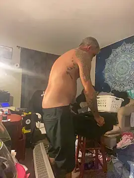 Snapshot of 1badfucka chatting on 10-05-25, 04:11 1badfucka online show from 10-05-25, 04:11