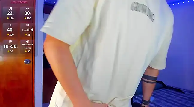 Snapshot of austinoficial chatting on 02-25-25, 03:31 austinoficial online show from 02-25-25, 03:31