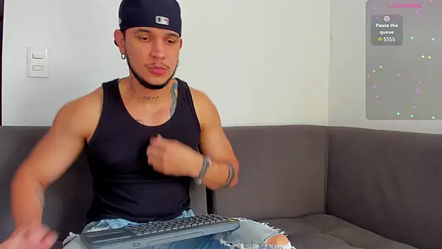 Snapshot of austinoficial chatting on 10-30-25, 08:20 austinoficial online show from 10-30-25, 08:20