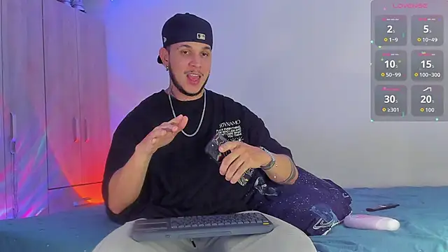 Snapshot of austinoficial chatting on 11-15-25, 11:21 austinoficial online show from 11-15-25, 11:21