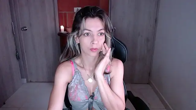 Princezzlove3 online show from 02-12-25, 12:12