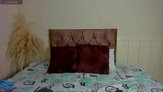 Natashawool1 online show from 02-19-25, 12:33