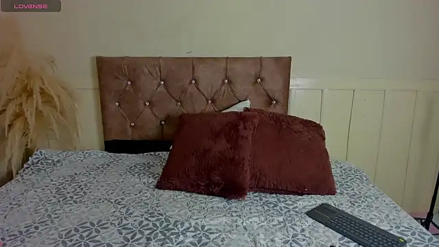 Natashawool1 online show from 02-25-25, 03:16