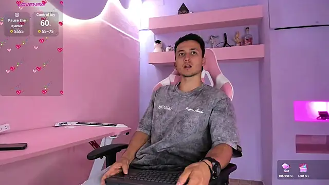 Snapshot of BrandonColee chatting on 01-17-25, 12:21 BrandonColee online show from 01-17-25, 12:21