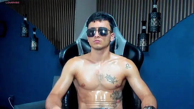 Snapshot of BrandonColee chatting on 01-25-25, 04:03 BrandonColee online show from 01-25-25, 04:03