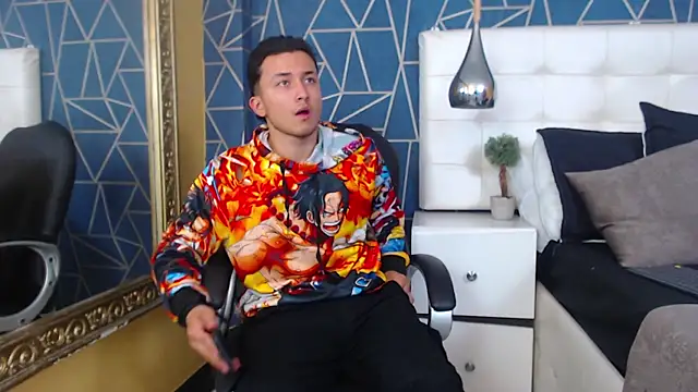 Snapshot of BrandonColee chatting on 01-26-25, 12:22 BrandonColee online show from 01-26-25, 12:22