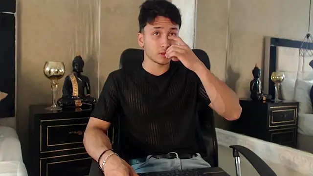 Snapshot of BrandonColee chatting on 02-06-25, 01:10 BrandonColee online show from 02-06-25, 01:10