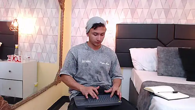 Snapshot of BrandonColee chatting on 02-08-25, 06:33 BrandonColee online show from 02-08-25, 06:33