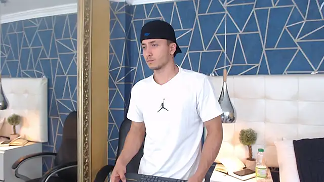 Snapshot of BrandonColee chatting on 02-10-25, 03:32 BrandonColee online show from 02-10-25, 03:32