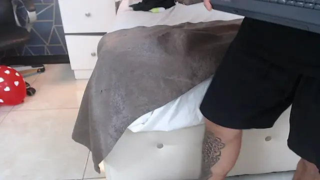 Snapshot of BrandonColee chatting on 02-21-25, 12:28 BrandonColee online show from 02-21-25, 12:28