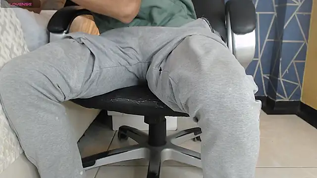 Snapshot of BrandonColee chatting on 03-22-25, 12:35 BrandonColee online show from 03-22-25, 12:35