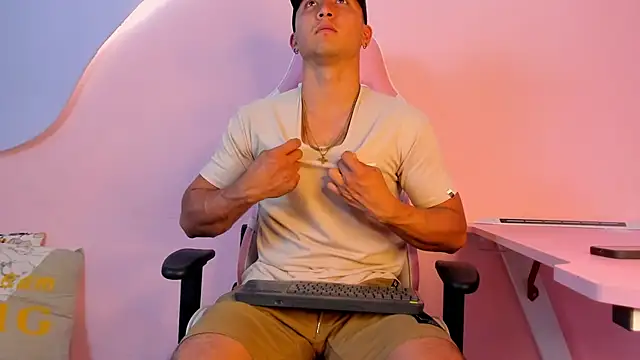 Snapshot of BrandonColee chatting on 01-10-26, 12:18 BrandonColee online show from 01-10-26, 12:18