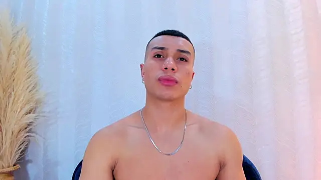 Snapshot of bruno_cavalli chatting on 07-24-26, 05:44 bruno cavalli online show from 07-24-26, 05:44