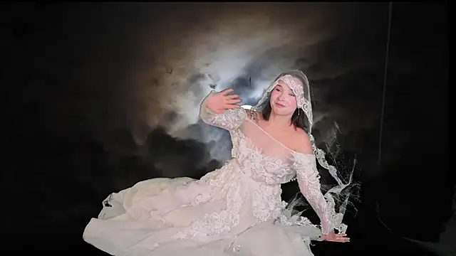 Bella Alita online show from 10-31-25, 08:10