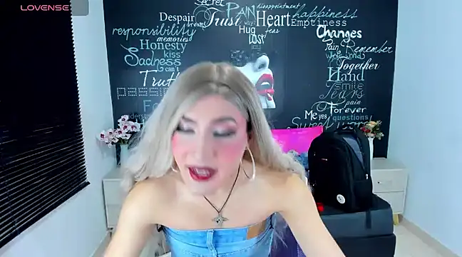 Snapshot of Georgina_Giio chatting on 01-28-25, 04:39 Georgina Giio online show from 01-28-25, 04:39