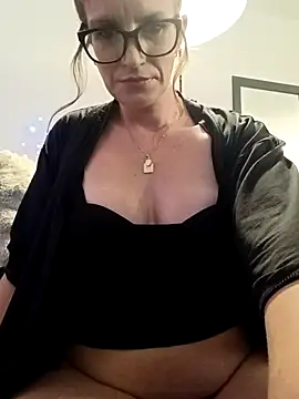 F0xLeigh online show from 11-27-25, 04:31