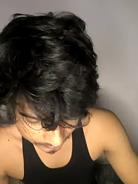 Snapshot of kaif_220 chatting on 10-22-25, 02:17 kaif 220 online show from 10-22-25, 02:17