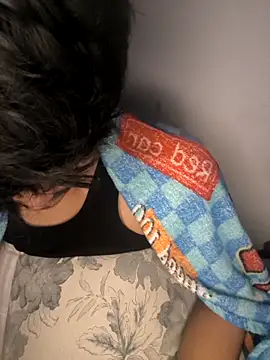 Snapshot of kaif_220 chatting on 11-15-25, 04:25 kaif 220 online show from 11-15-25, 04:25