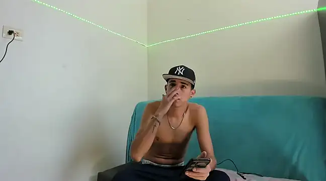 Latinos 2001 online show from 02-16-25, 04:10