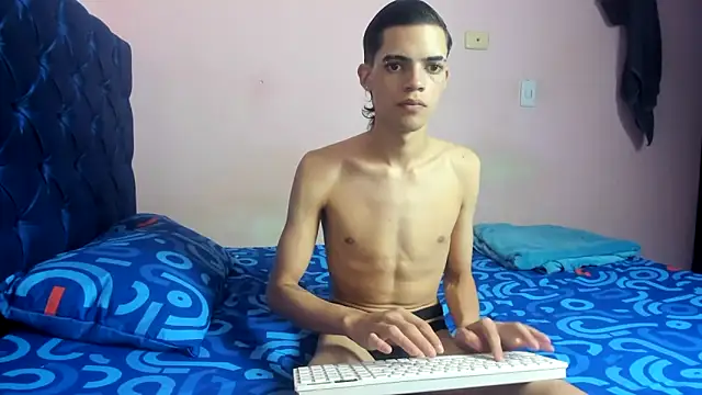 Latinos 2001 online show from 03-25-26, 12:38