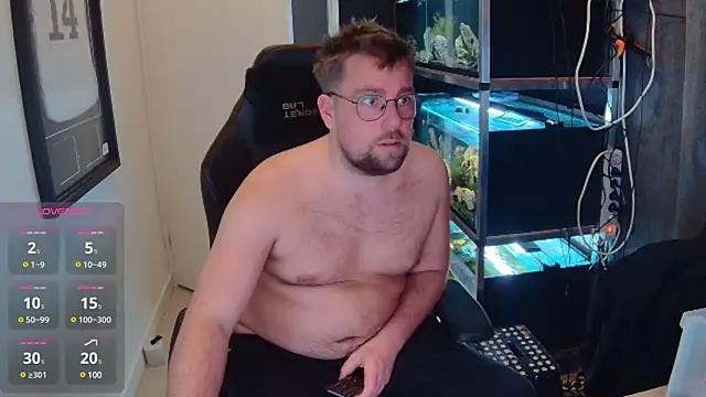 Snapshot of justinitt chatting on 01-21-25, 03:43 justinitt online show from 01-21-25, 03:43