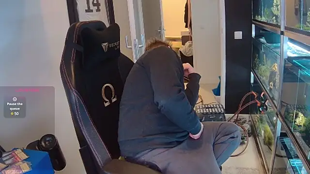 Snapshot of justinitt chatting on 02-19-25, 10:23 justinitt online show from 02-19-25, 10:23