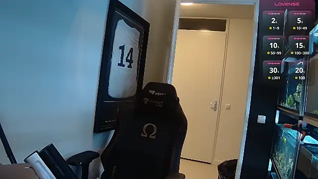 Snapshot of justinitt chatting on 02-28-25, 10:06 justinitt online show from 02-28-25, 10:06