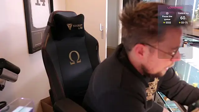 Snapshot of justinitt chatting on 03-07-25, 01:51 justinitt online show from 03-07-25, 01:51