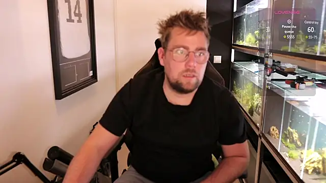 Snapshot of justinitt chatting on 03-12-25, 12:04 justinitt online show from 03-12-25, 12:04