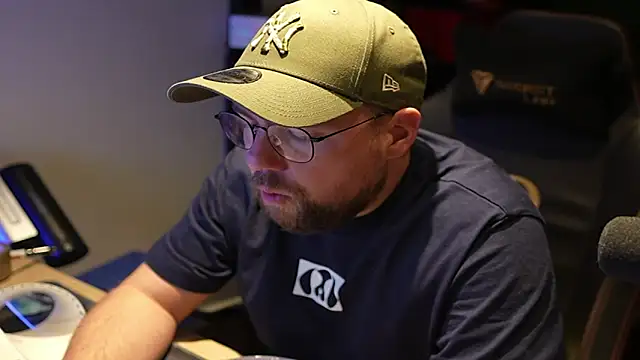 Snapshot of justinitt chatting on 09-11-25, 08:25 justinitt online show from 09-11-25, 08:25