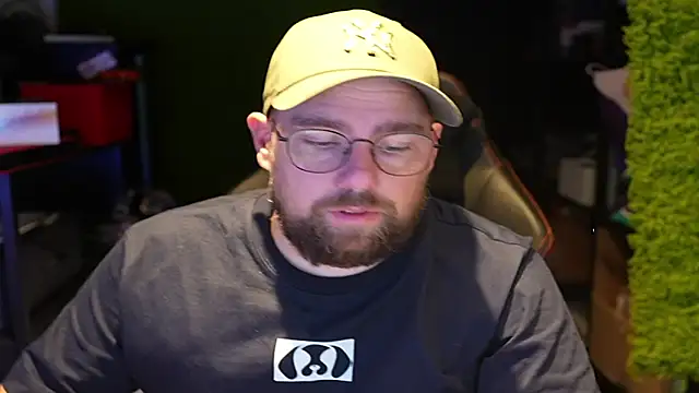 Snapshot of justinitt chatting on 09-12-25, 10:26 justinitt online show from 09-12-25, 10:26