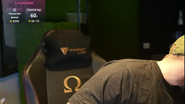 Snapshot of justinitt chatting on 10-07-25, 09:17 justinitt online show from 10-07-25, 09:17