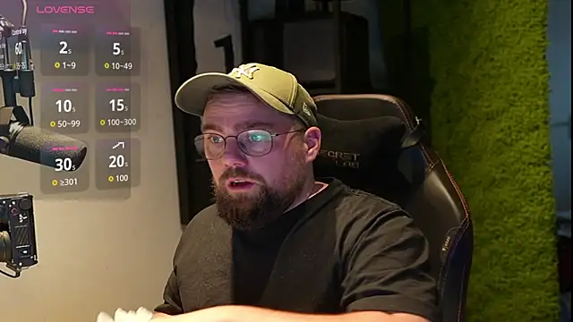 Snapshot of justinitt chatting on 11-10-25, 01:10 justinitt online show from 11-10-25, 01:10