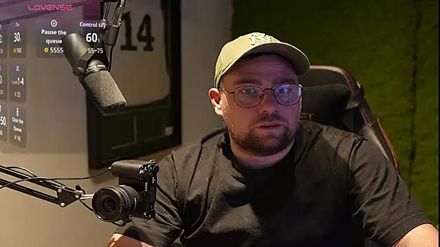 Snapshot of justinitt chatting on 11-24-25, 11:43 justinitt online show from 11-24-25, 11:43