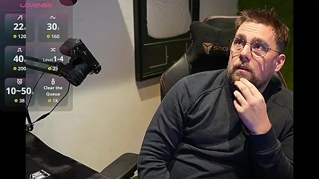 Snapshot of justinitt chatting on 12-14-25, 08:02 justinitt online show from 12-14-25, 08:02